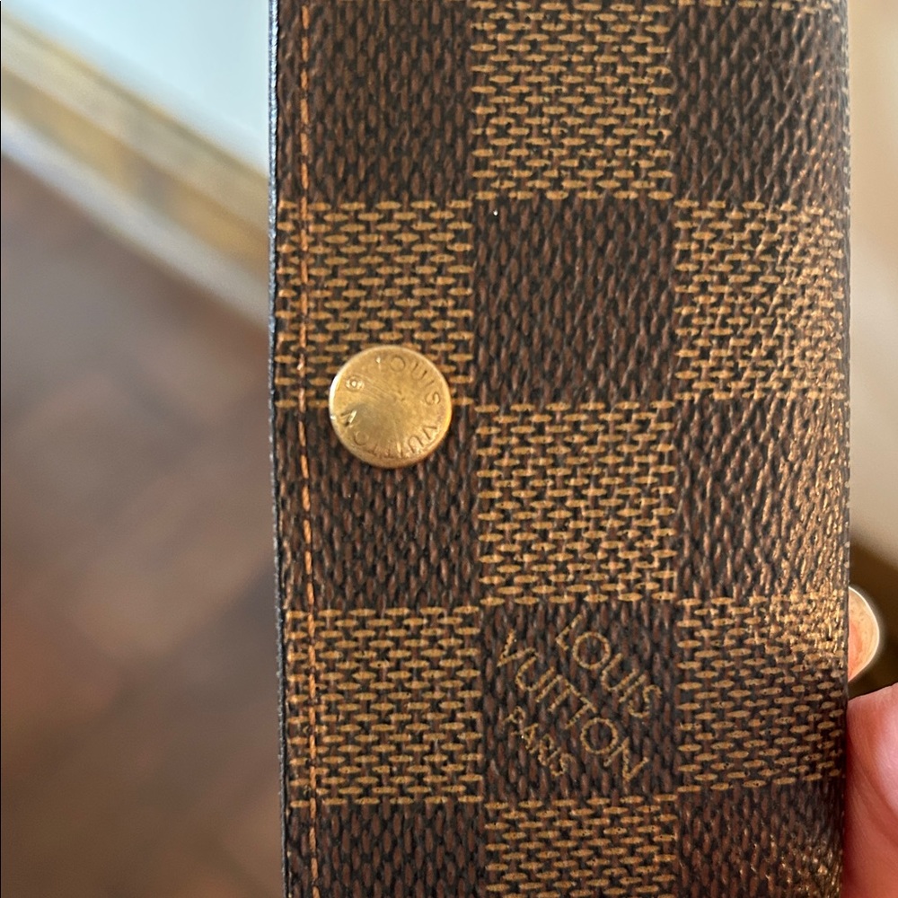 Louis Vuitton Checkered Key Holder with Gold Accent - Picture 15 of 15
